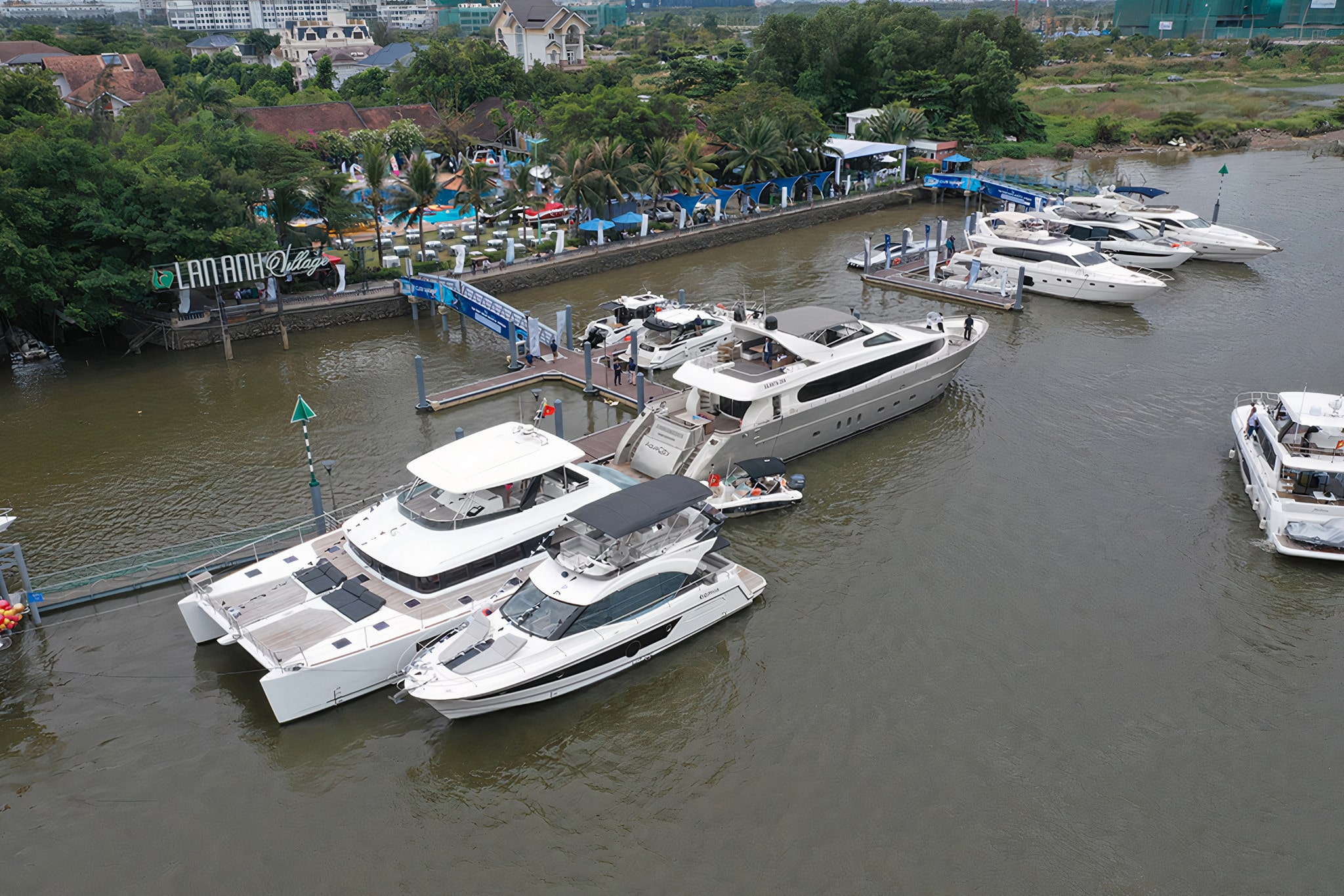 Các mẫu du thuyền cano nổi tiếng tại Sài Gòn